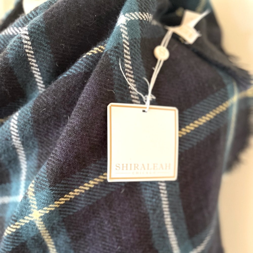 Plaid reversible scarf with Fringed edges